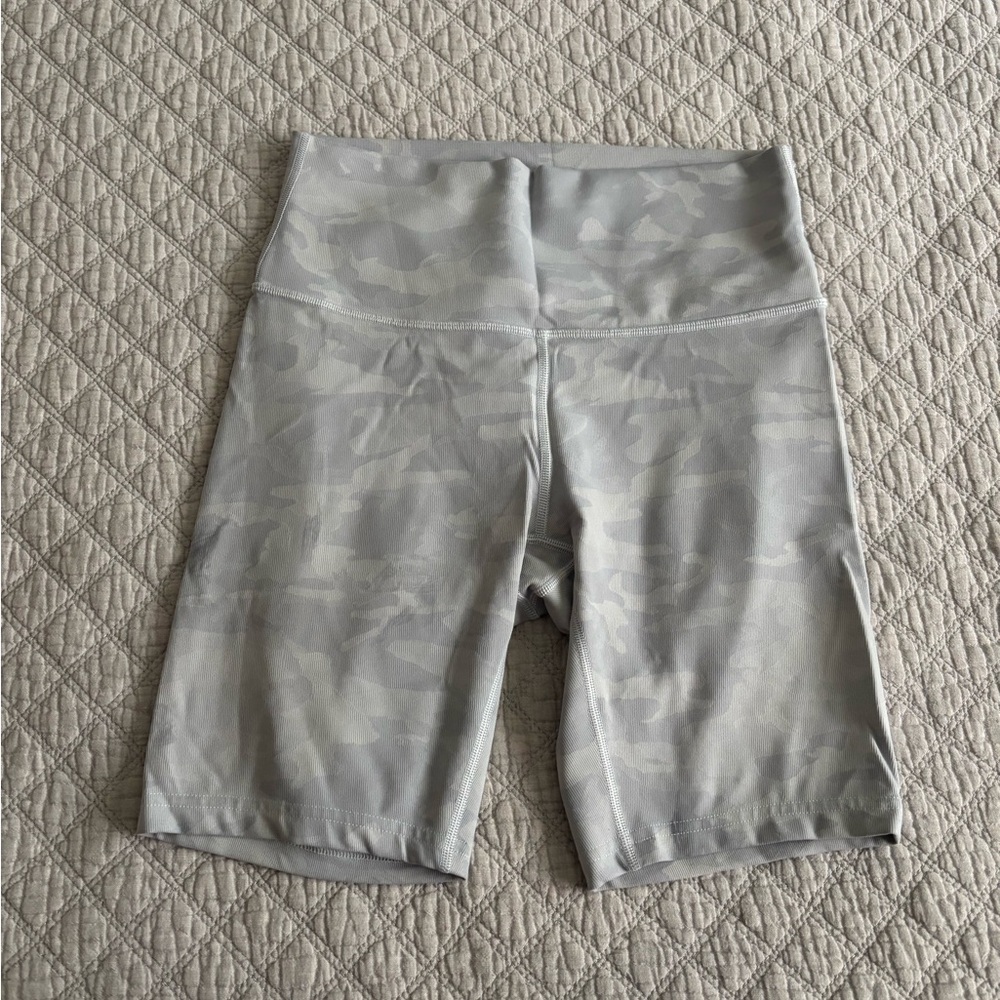 Lululemon Wunder Under Ribbed Incognito Camouflage Biker Shorts
